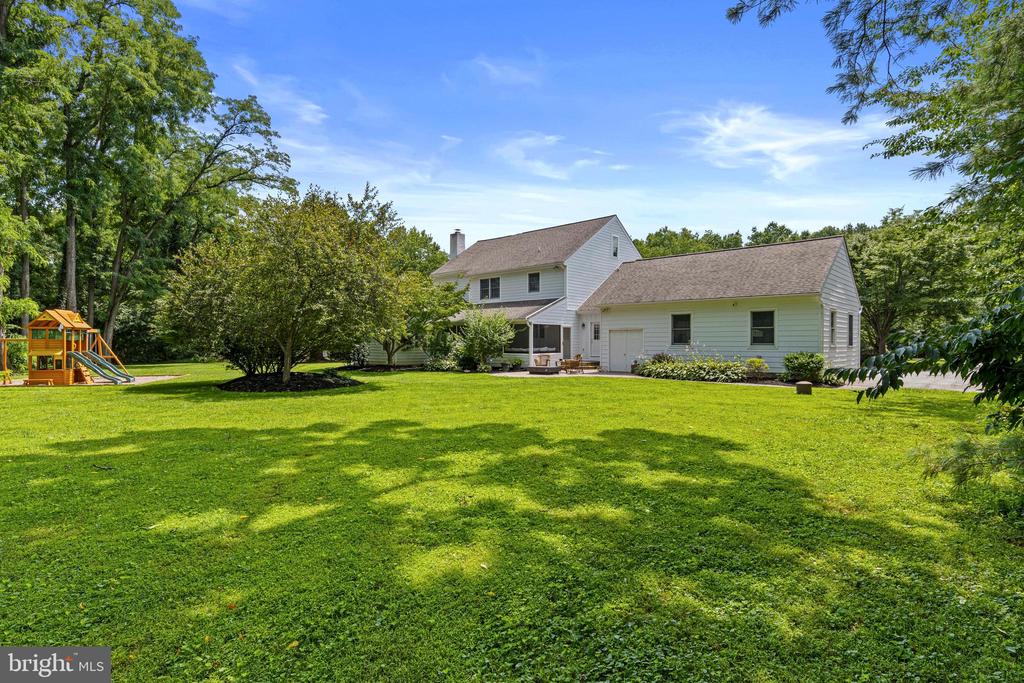 995 BANESWOOD DRIVE