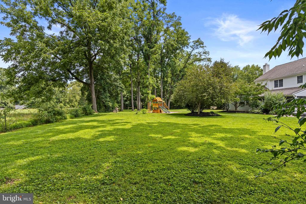 995 BANESWOOD DRIVE