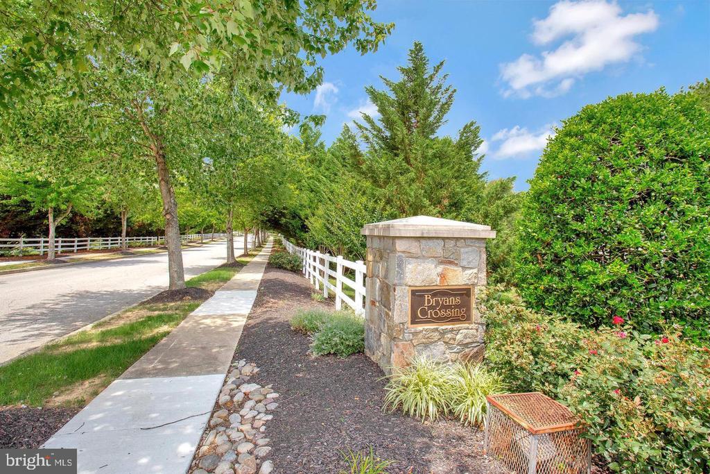 2544 ARCHWAY LANE