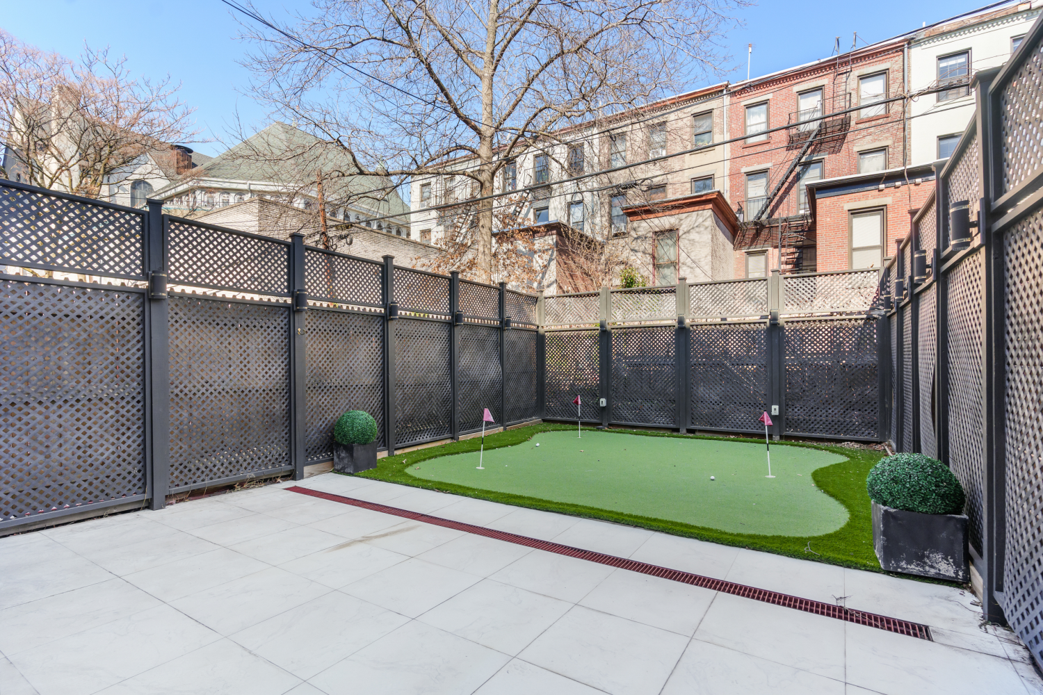 663 PUTNAM Avenue