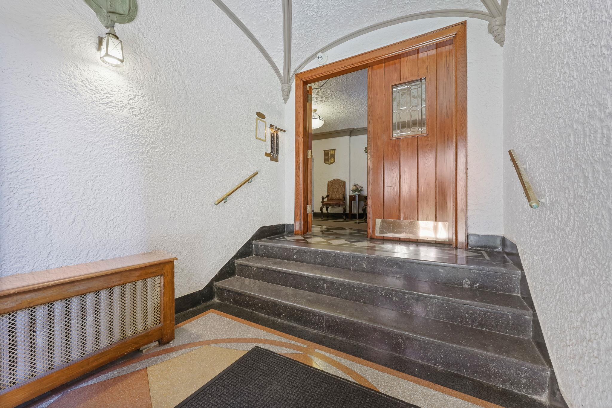 105 Garth Road Unit: 4J