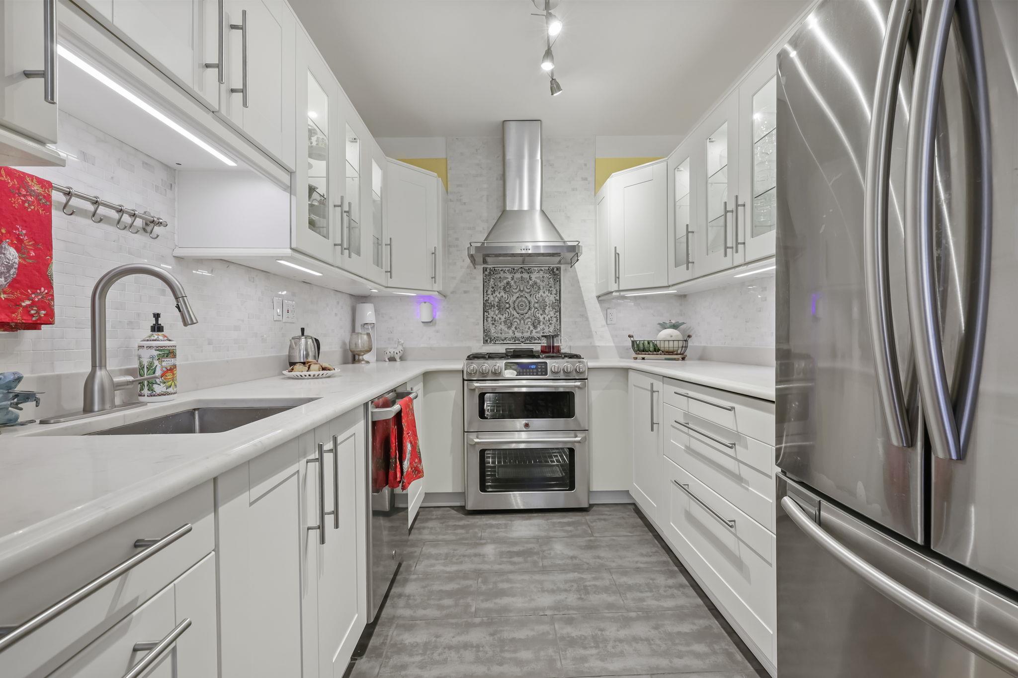 105 Garth Road Unit: 4J