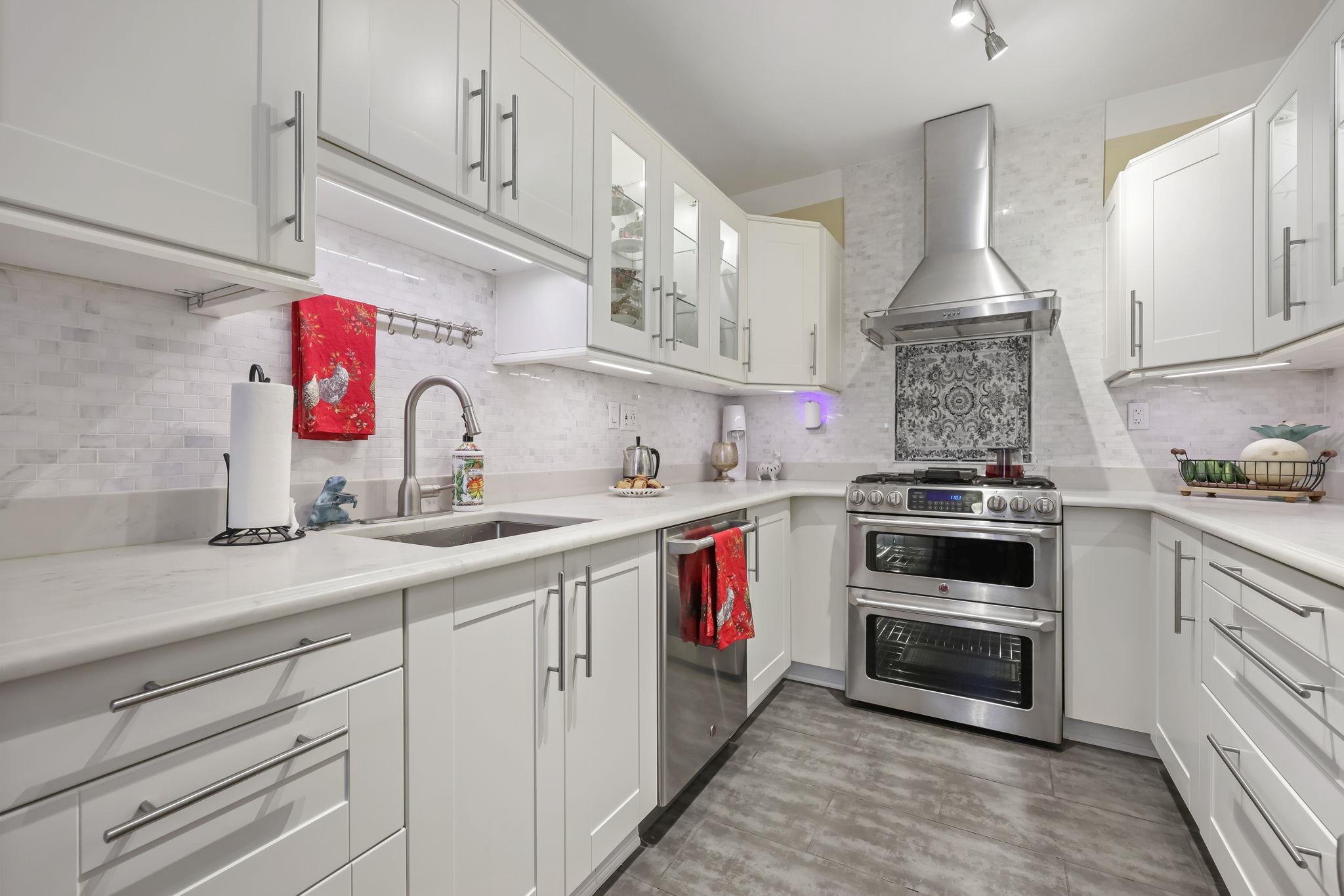 105 Garth Road Unit: 4J