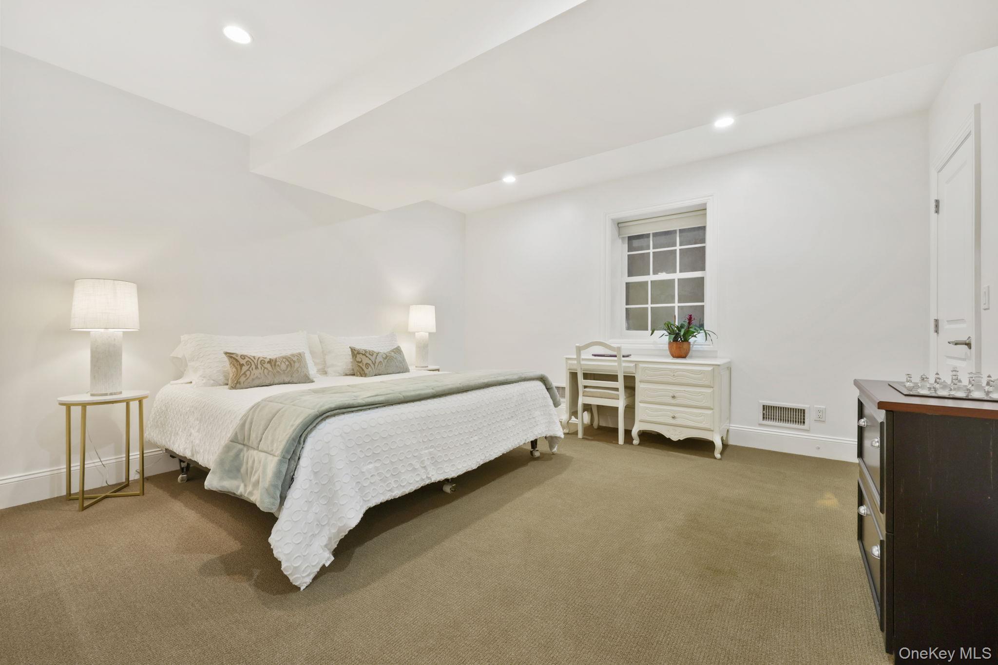 8 Horseguard Lane