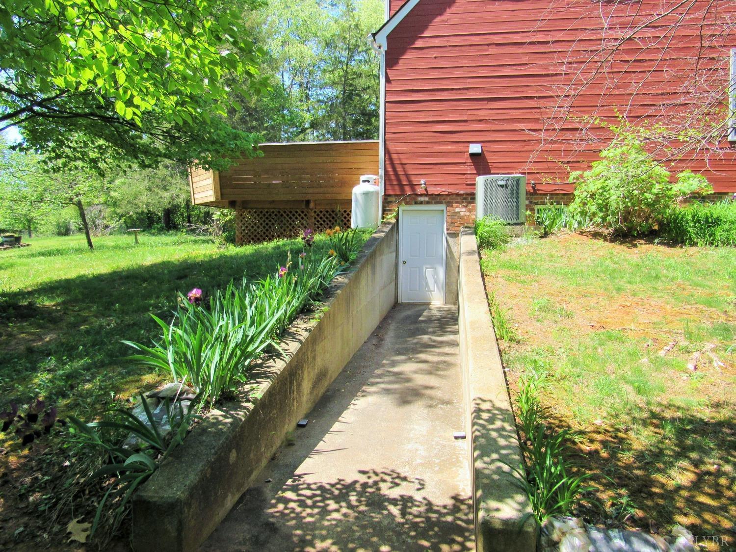 271 E Monitor Road
