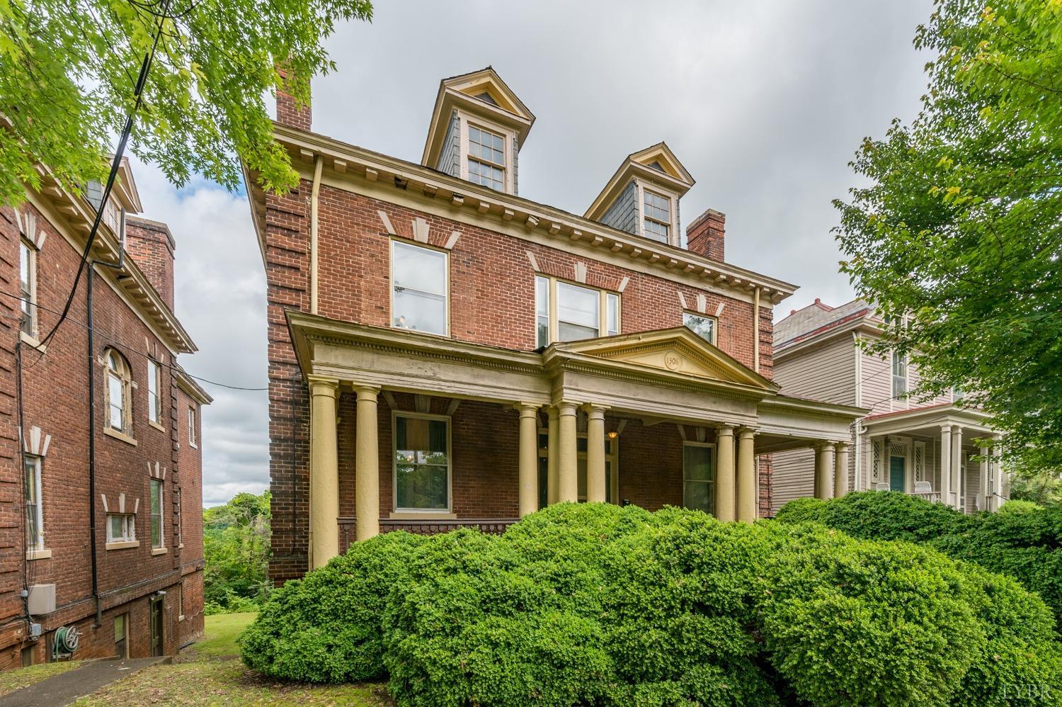 1308 Clay Street
