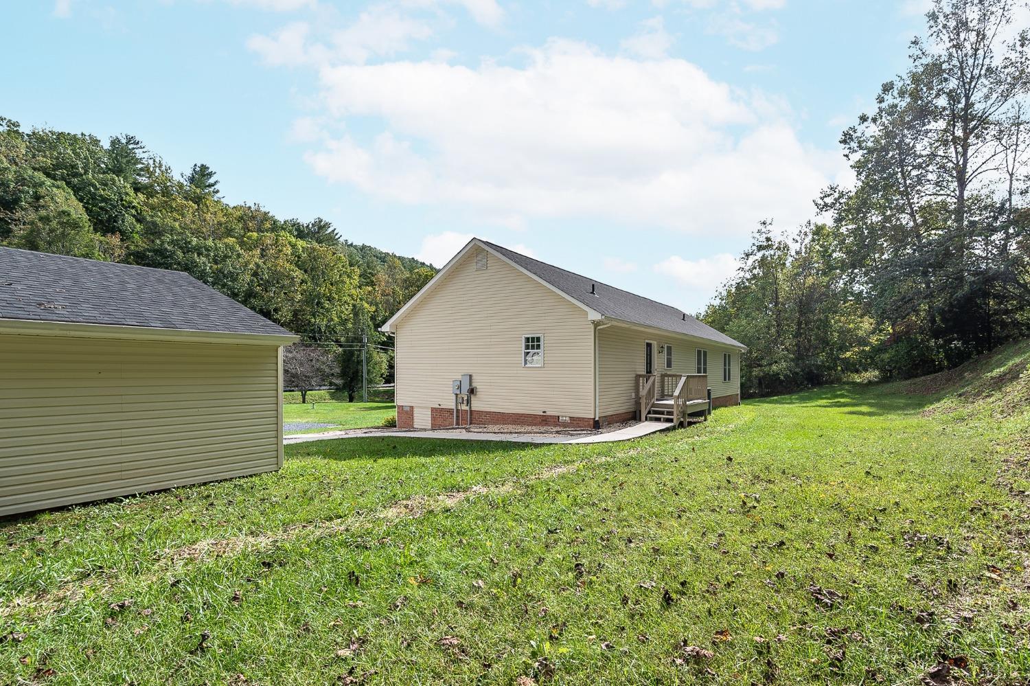 617 NORTH FORK Road