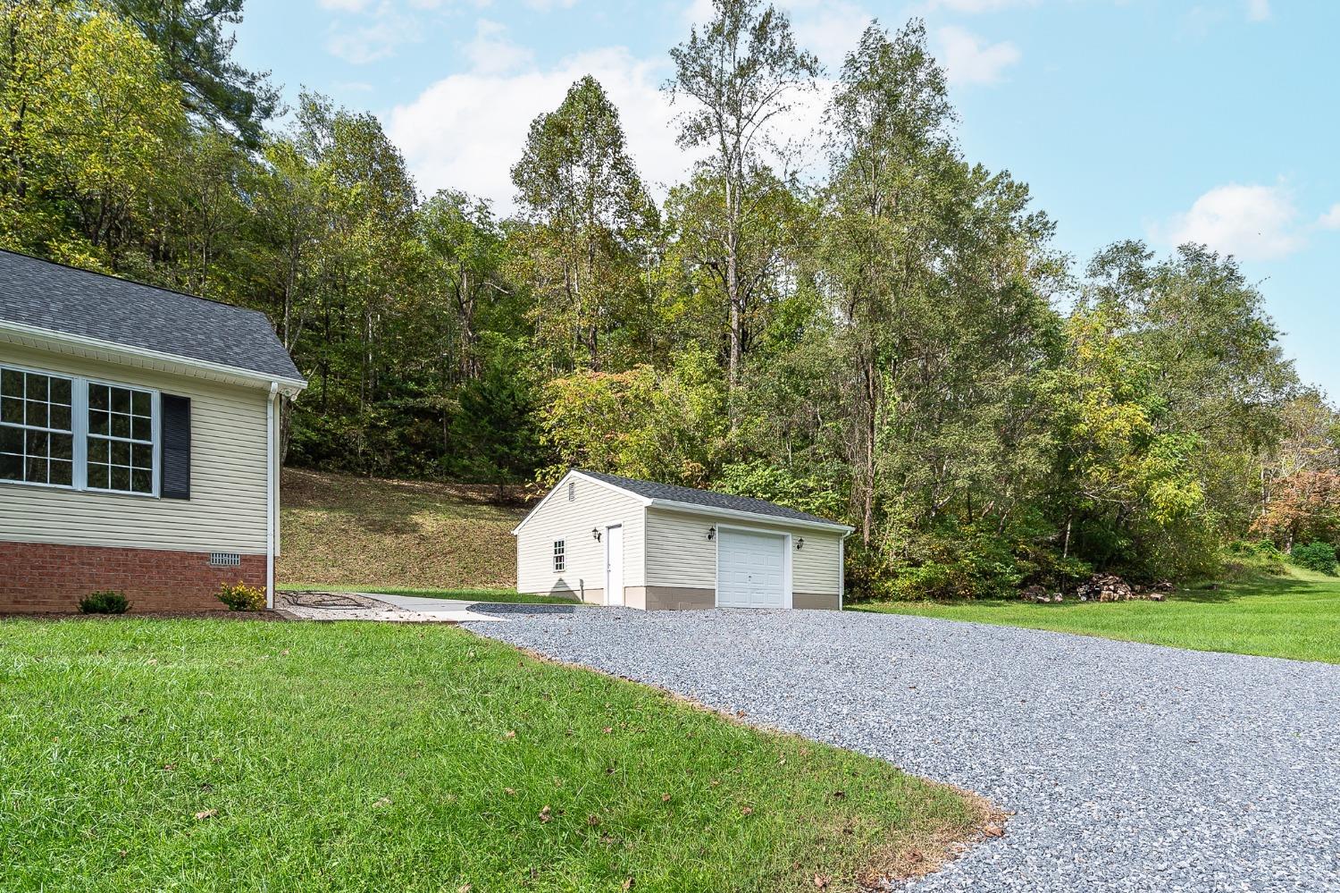 617 NORTH FORK Road