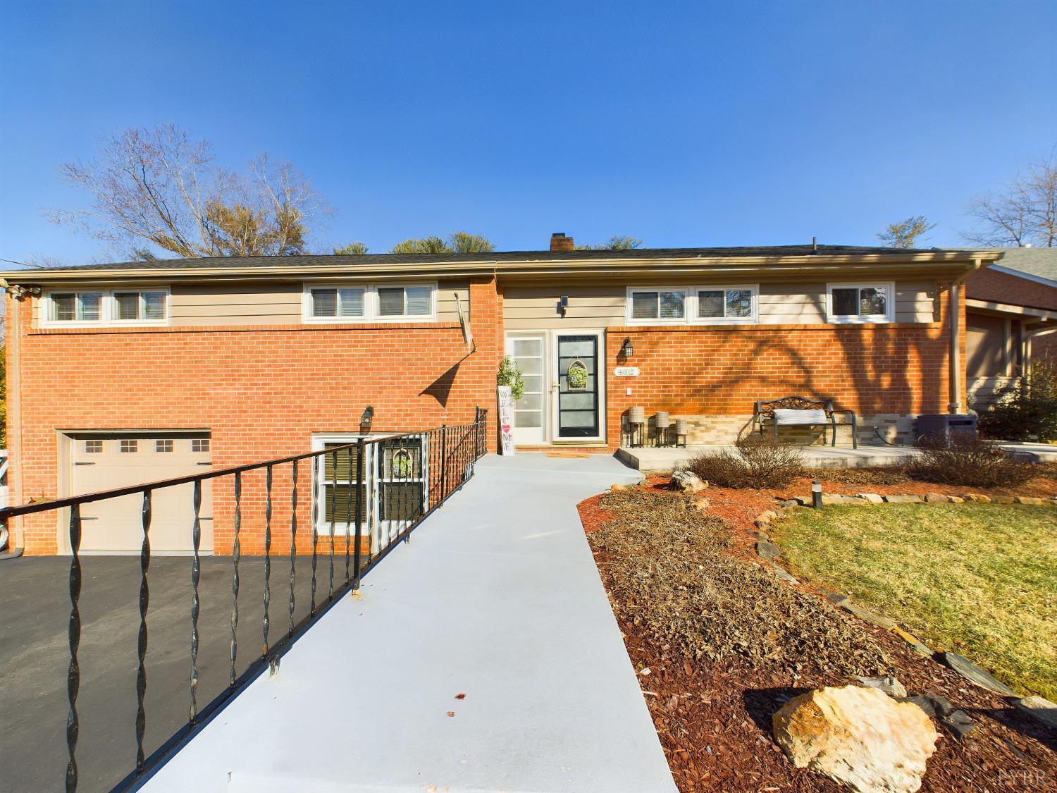 402 Greenwell