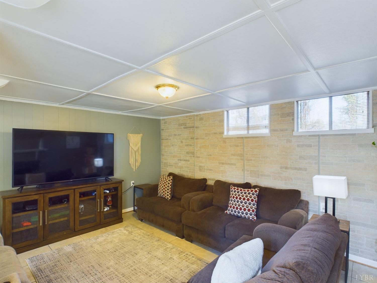 402 Greenwell