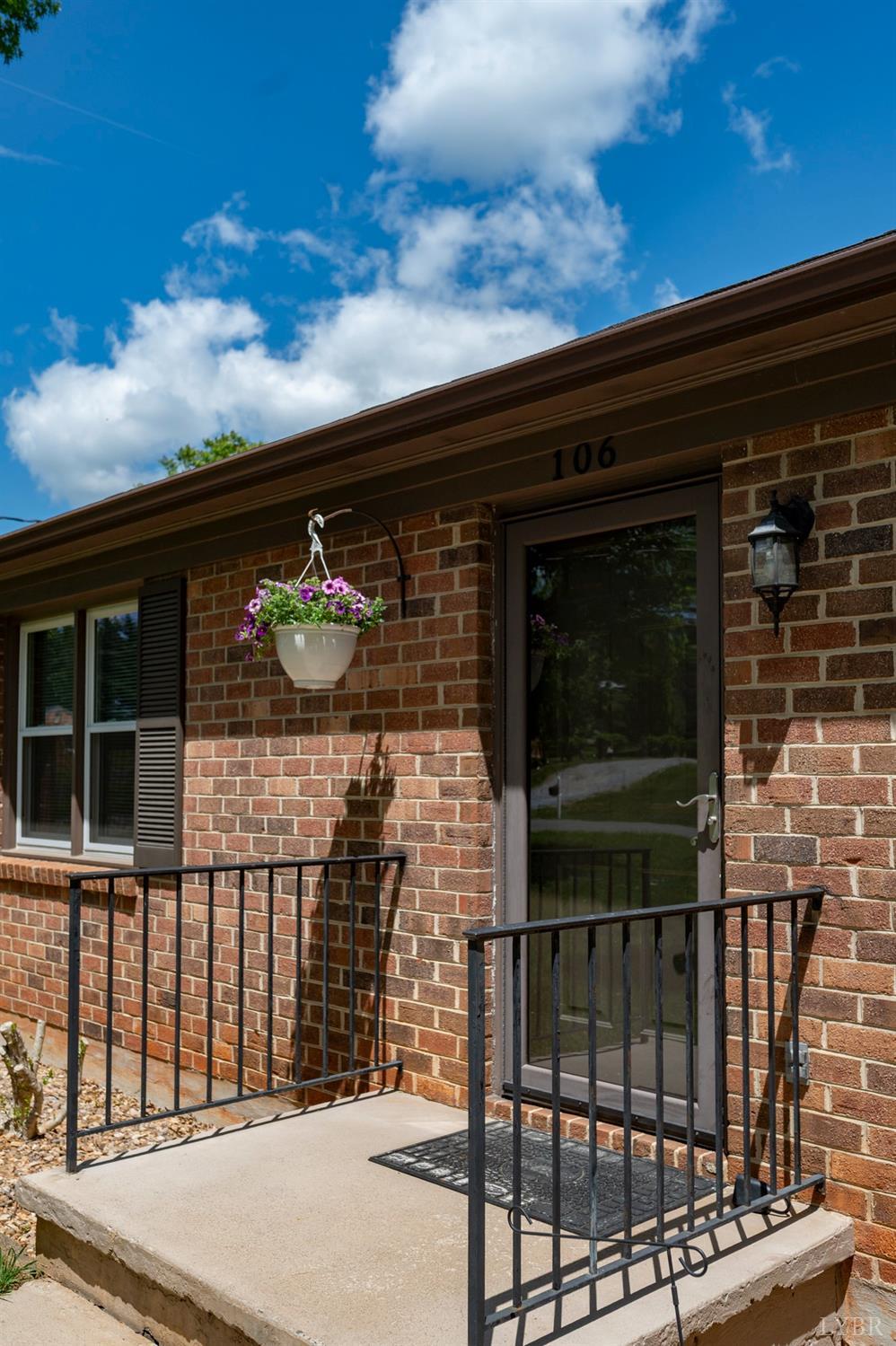 106 Hillview Drive