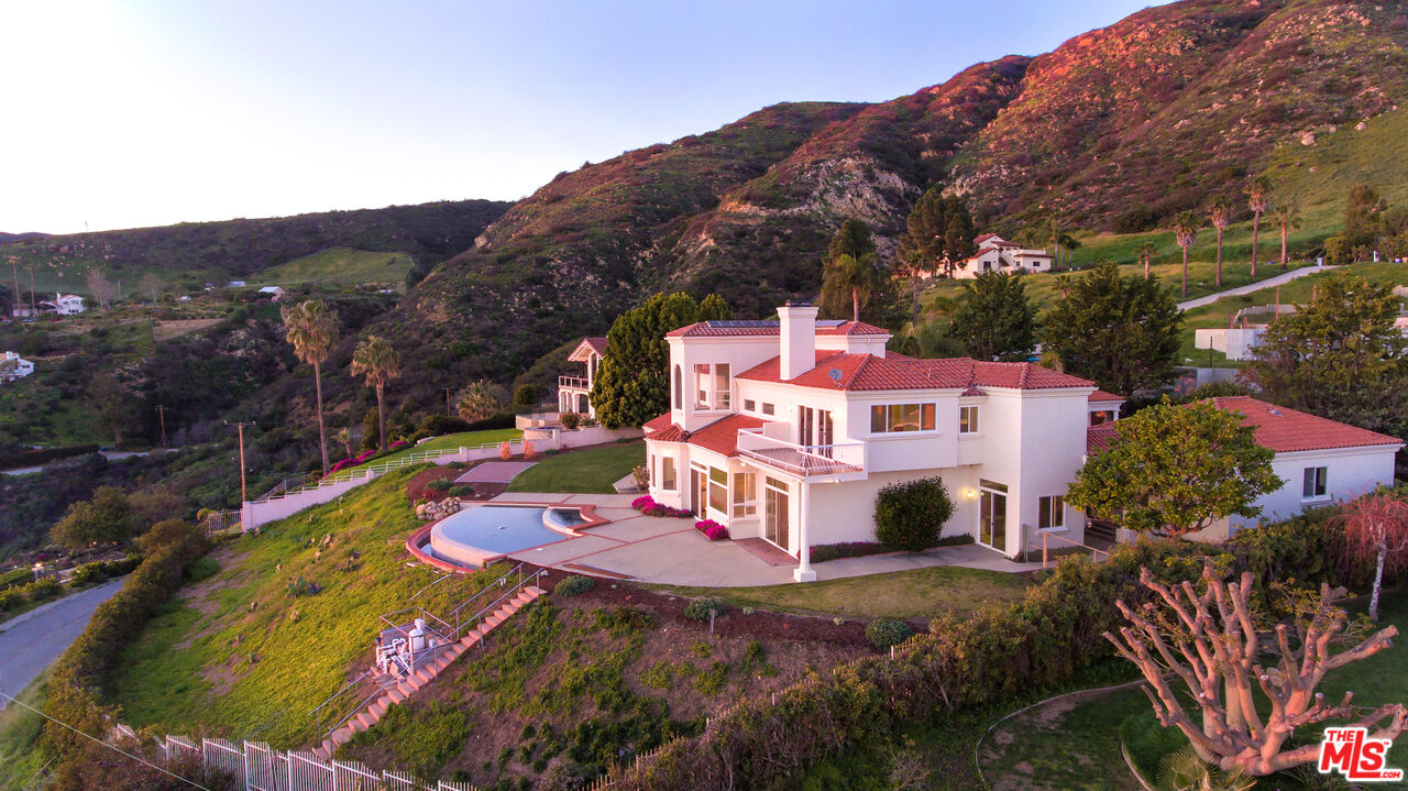 4237 AVENIDA DE LA ENCINAL