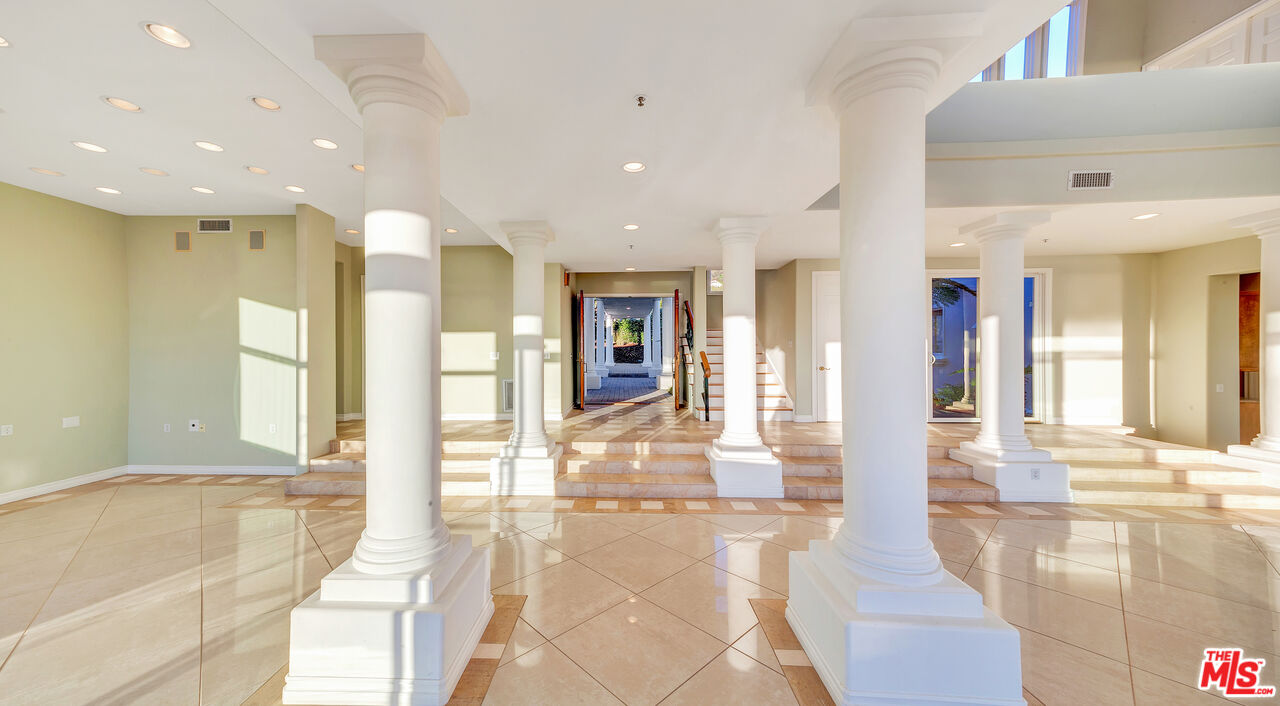 4237 AVENIDA DE LA ENCINAL