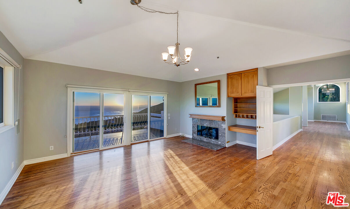 4237 AVENIDA DE LA ENCINAL