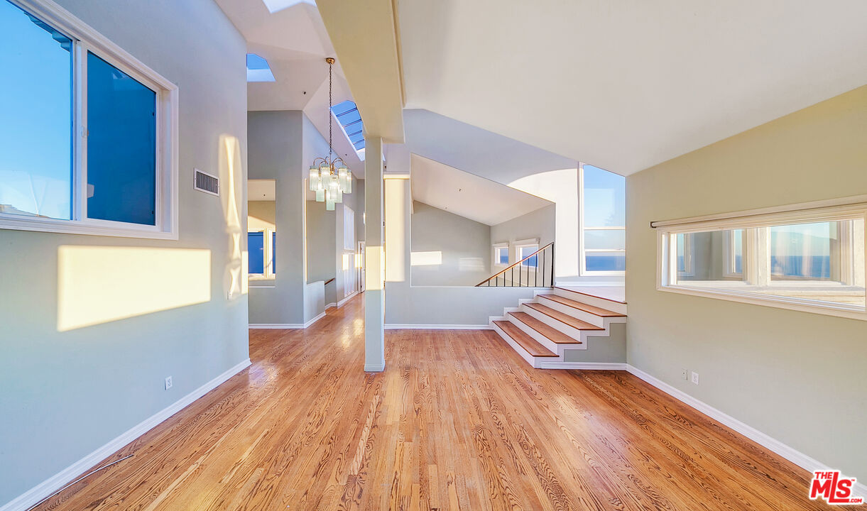 4237 AVENIDA DE LA ENCINAL