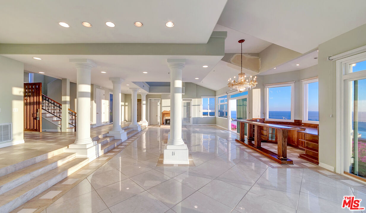 4237 AVENIDA DE LA ENCINAL