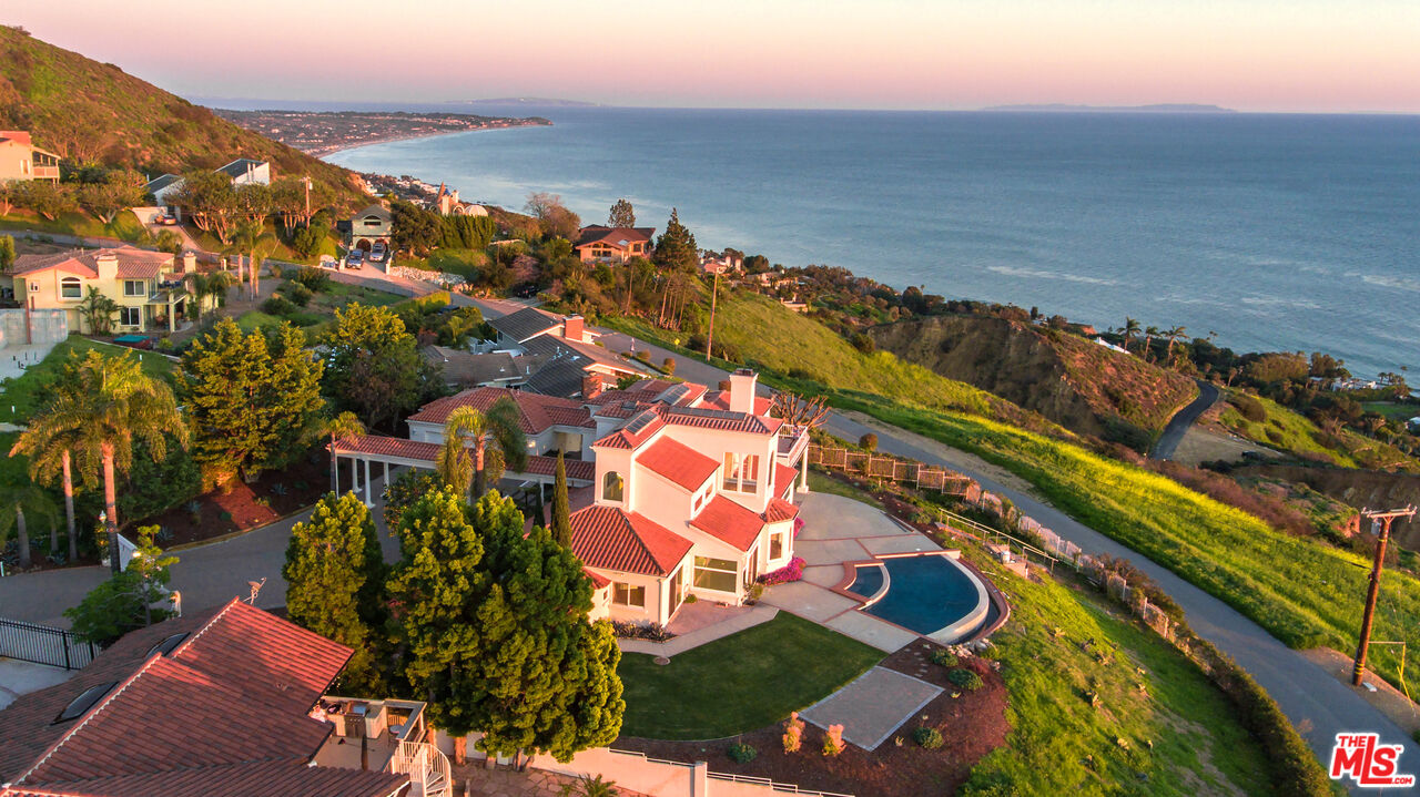 4237 AVENIDA DE LA ENCINAL