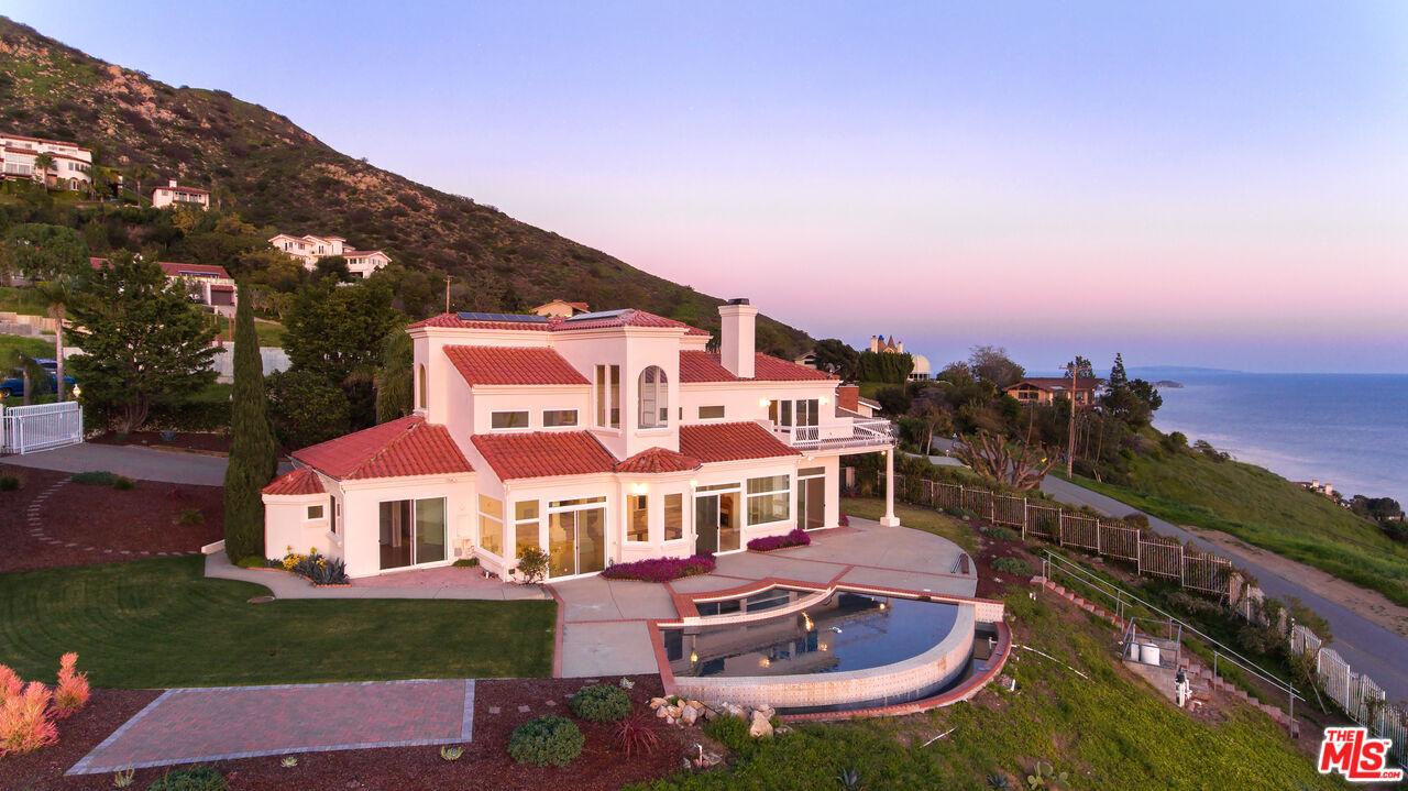 4237 AVENIDA DE LA ENCINAL