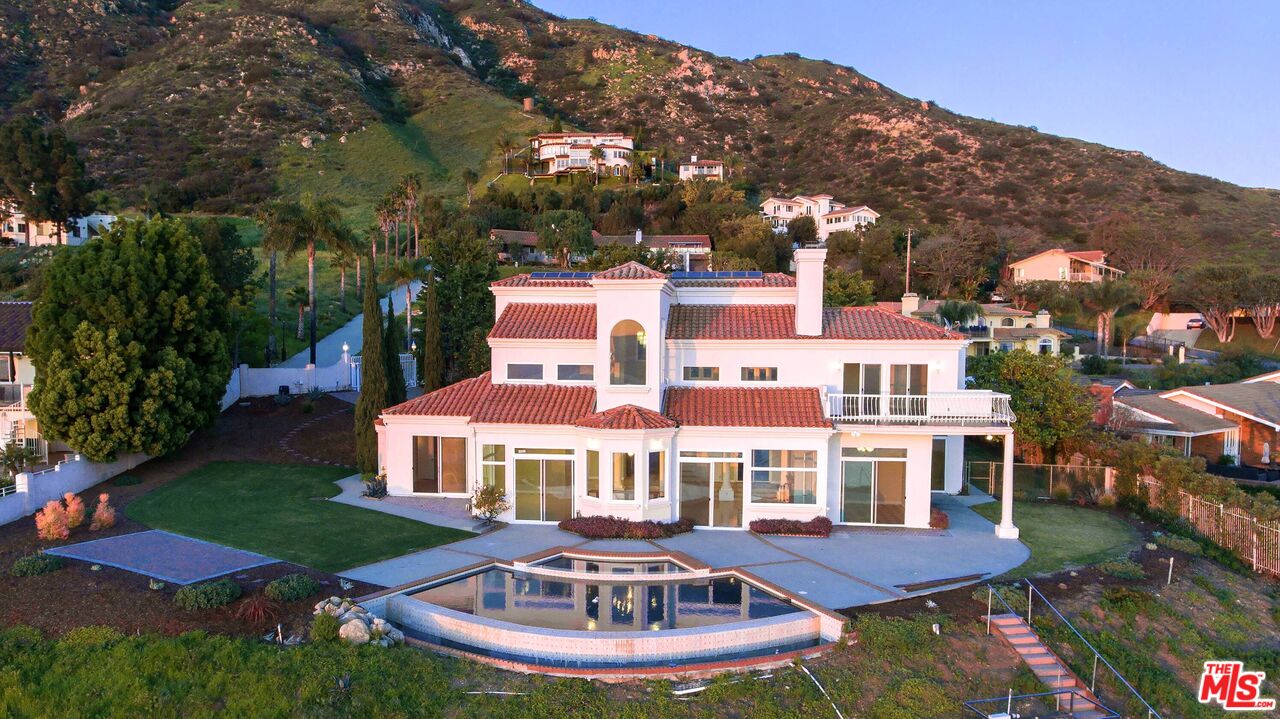 4237 AVENIDA DE LA ENCINAL