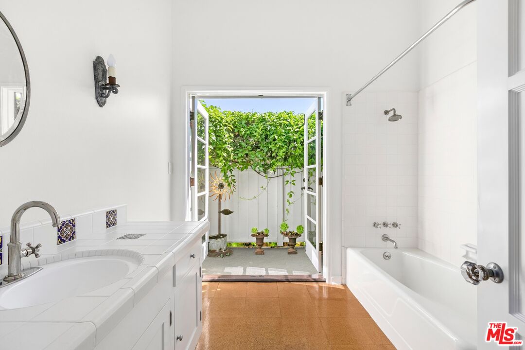 1118 Chautauqua Blvd