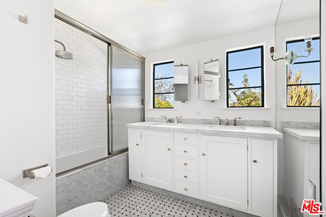 1118 Chautauqua Blvd