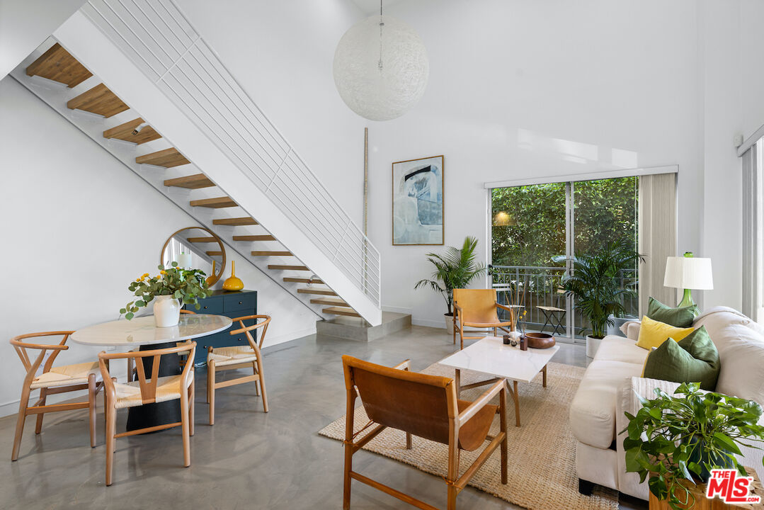 123 N Kings Rd Unit: 5