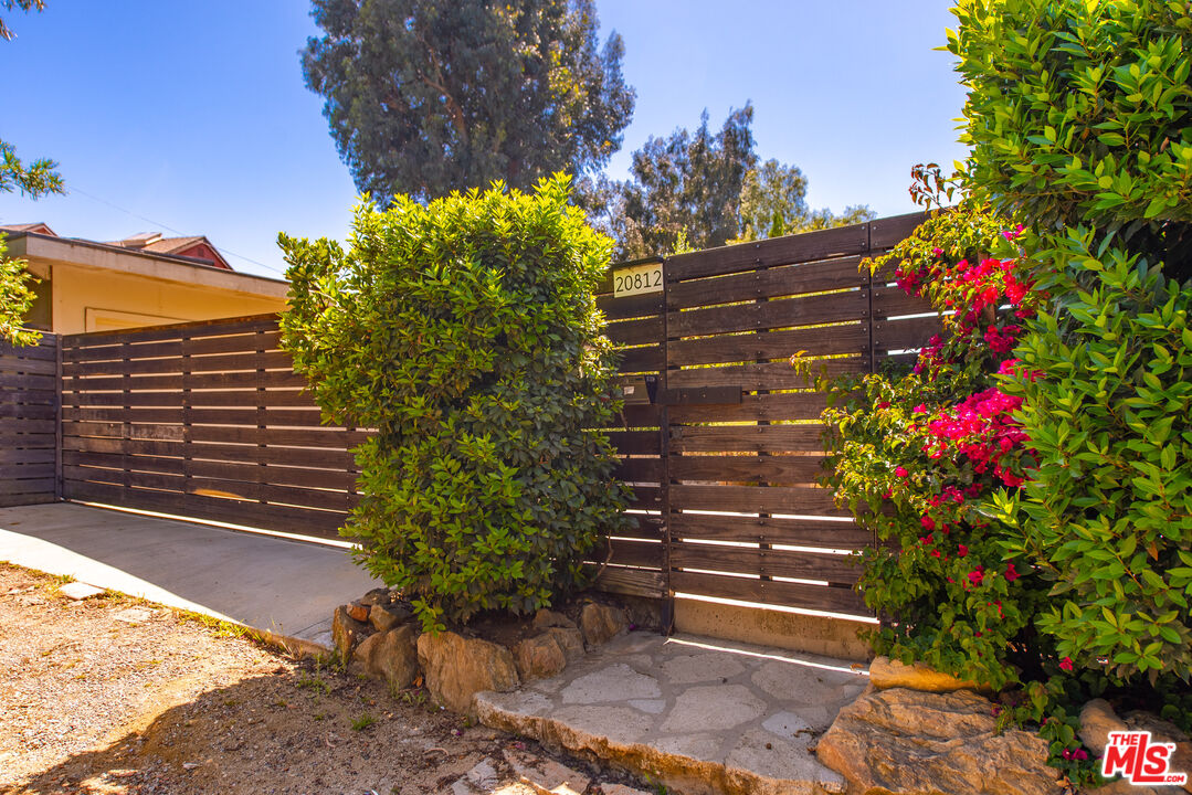 20812 Hillside Dr