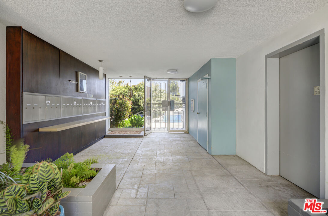 4343 Finley Ave Unit: 2