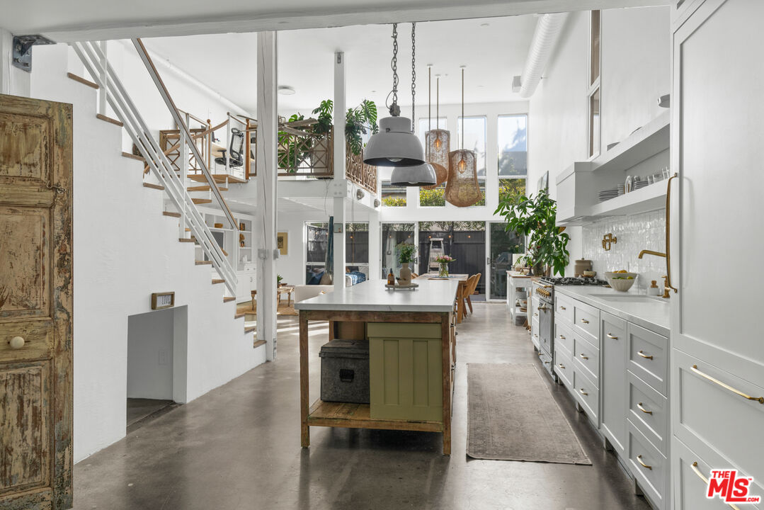 4215 Glencoe Ave Unit: 116