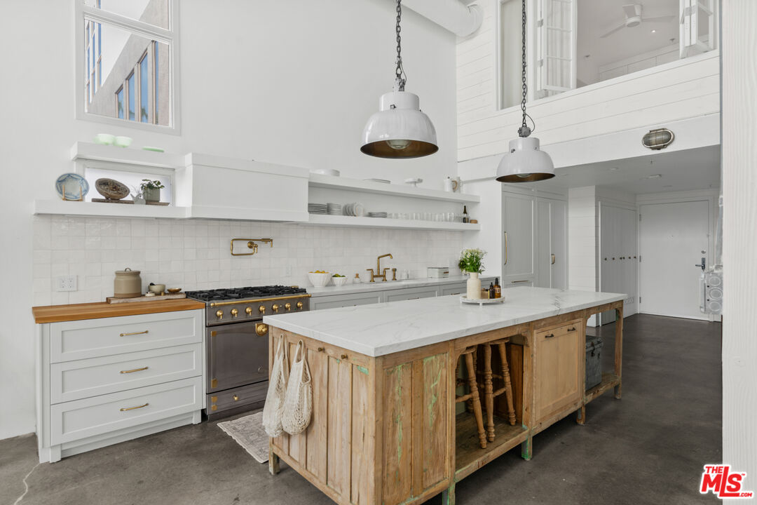 4215 Glencoe Ave Unit: 116