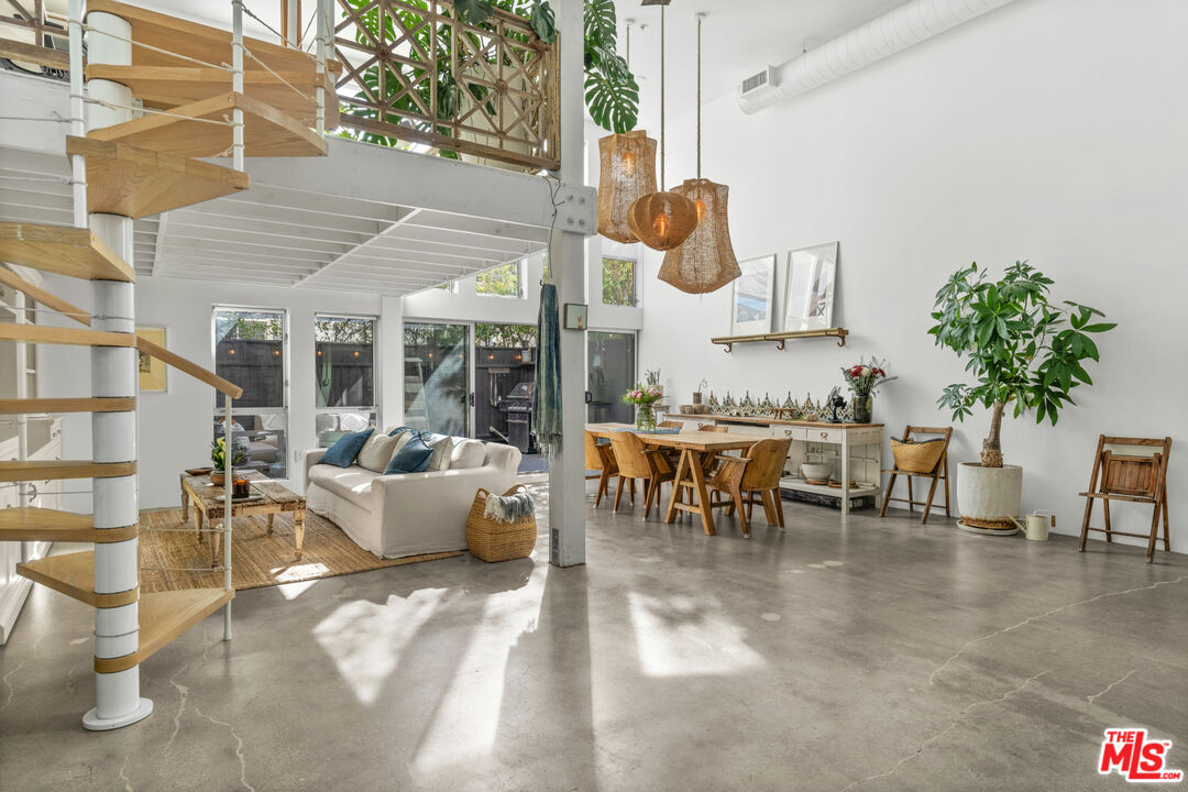 4215 Glencoe Ave Unit: 116