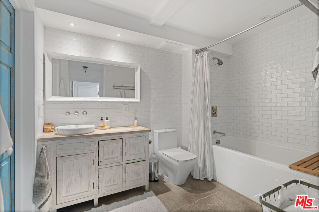 4215 Glencoe Ave Unit: 116