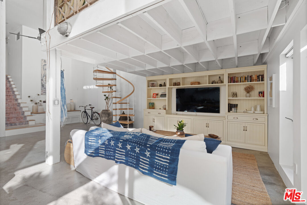 4215 Glencoe Ave Unit: 116