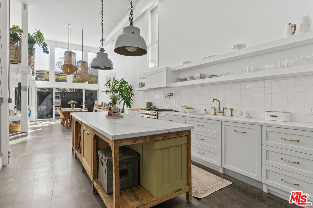 4215 Glencoe Ave Unit: 116