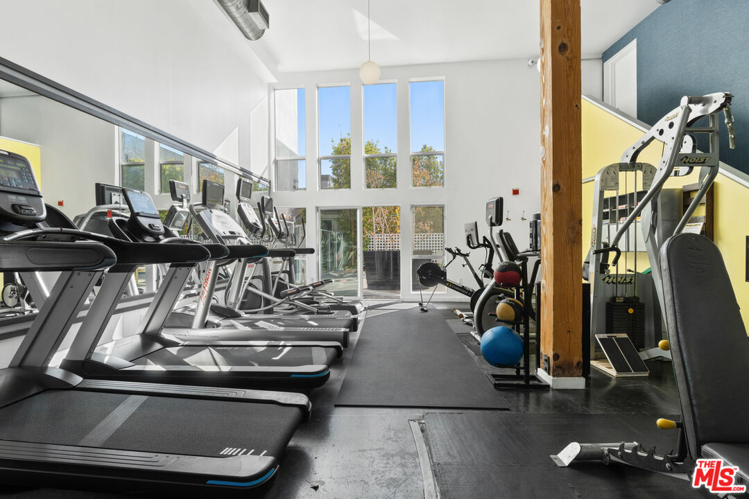 4215 Glencoe Ave Unit: 116