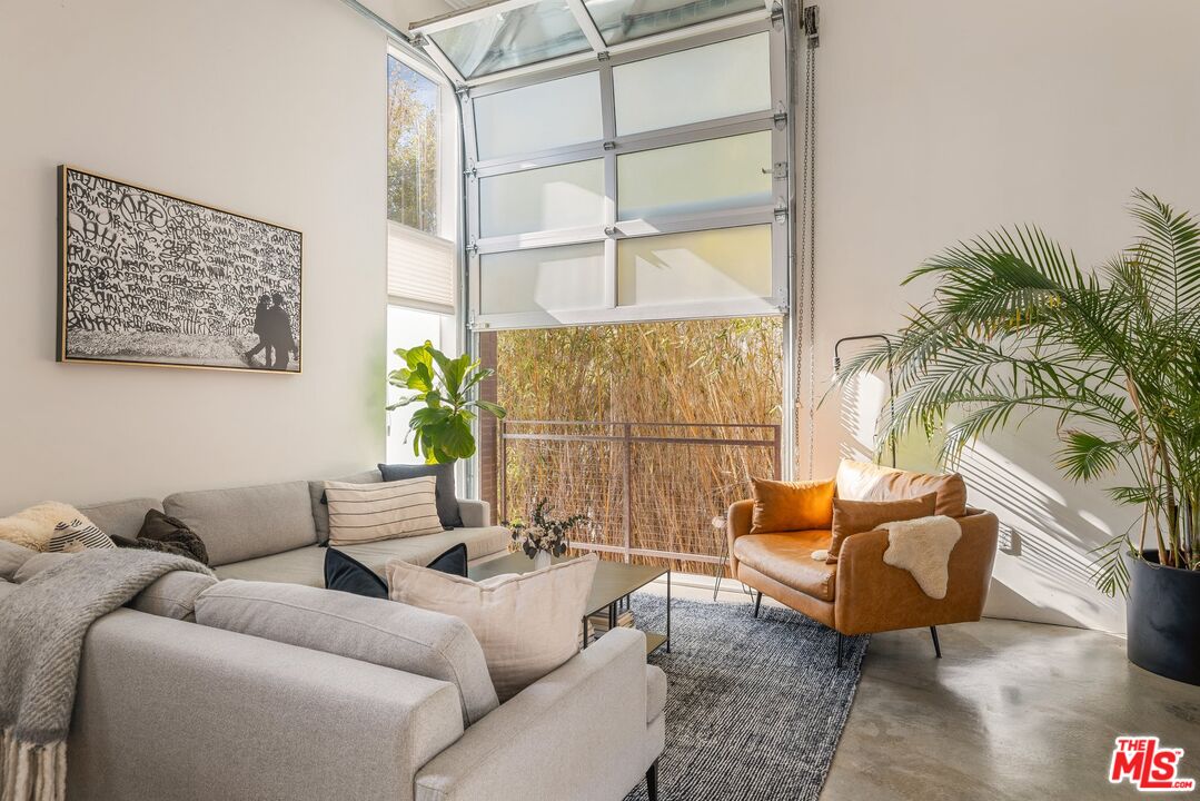 3638 Hughes Ave Unit: 1