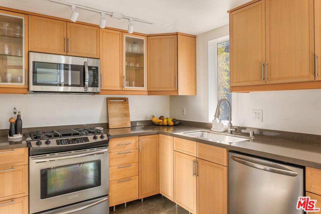 3638 Hughes Ave Unit: 1