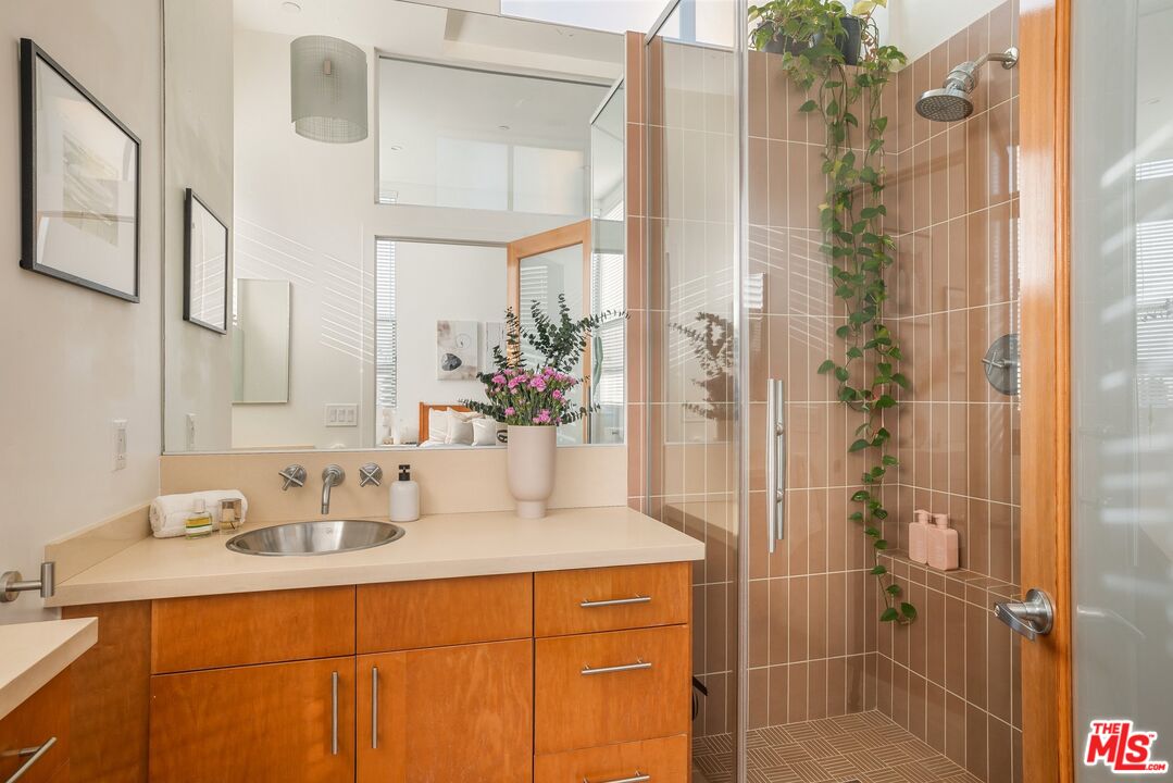 3638 Hughes Ave Unit: 1