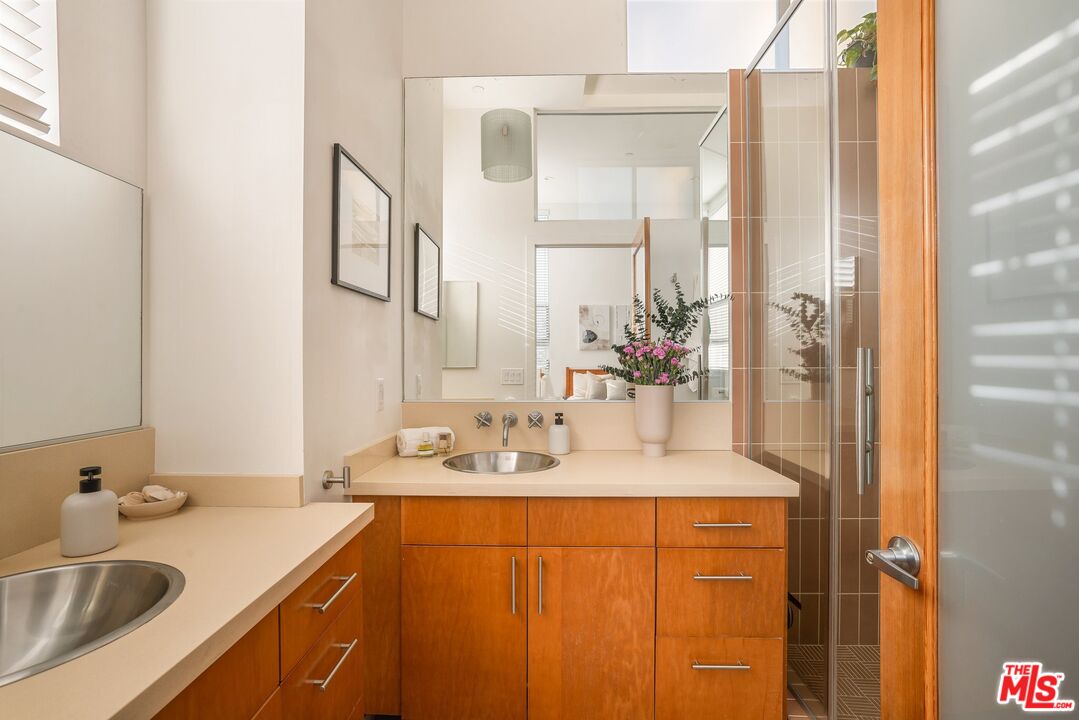 3638 Hughes Ave Unit: 1