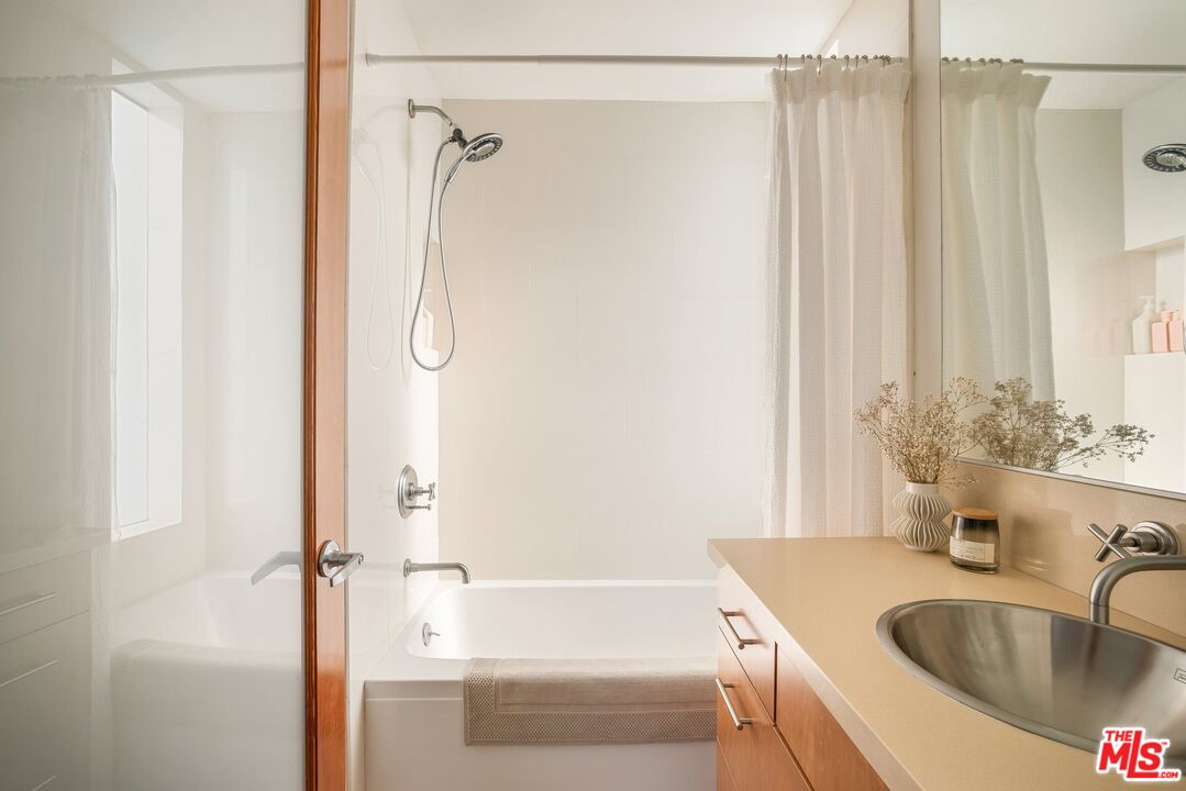 3638 Hughes Ave Unit: 1