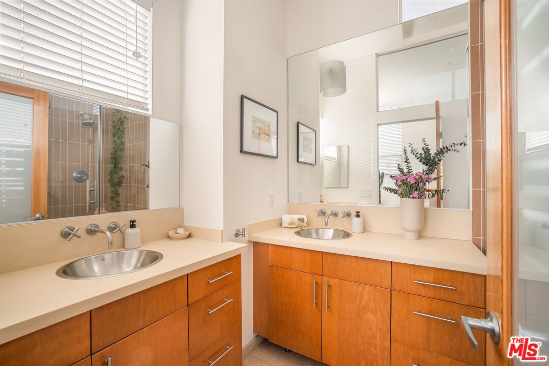 3638 Hughes Ave Unit: 1