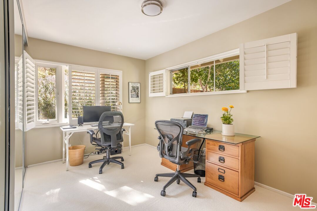 3276 Mandeville Canyon Rd
