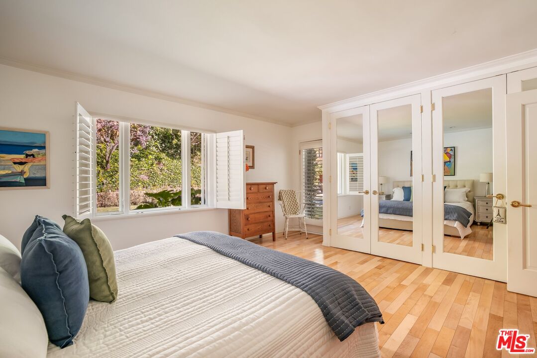 3276 Mandeville Canyon Rd