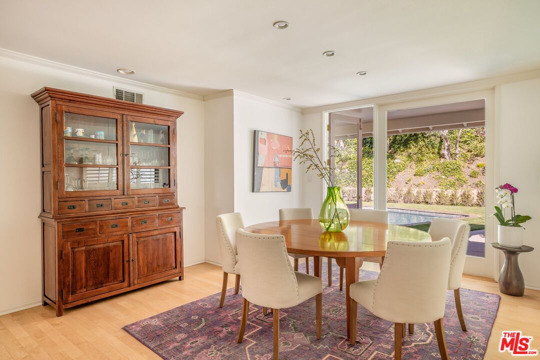 3276 Mandeville Canyon Rd