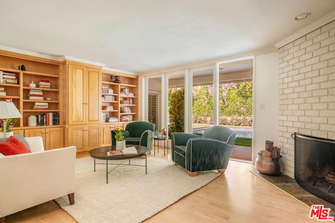 3276 Mandeville Canyon Rd