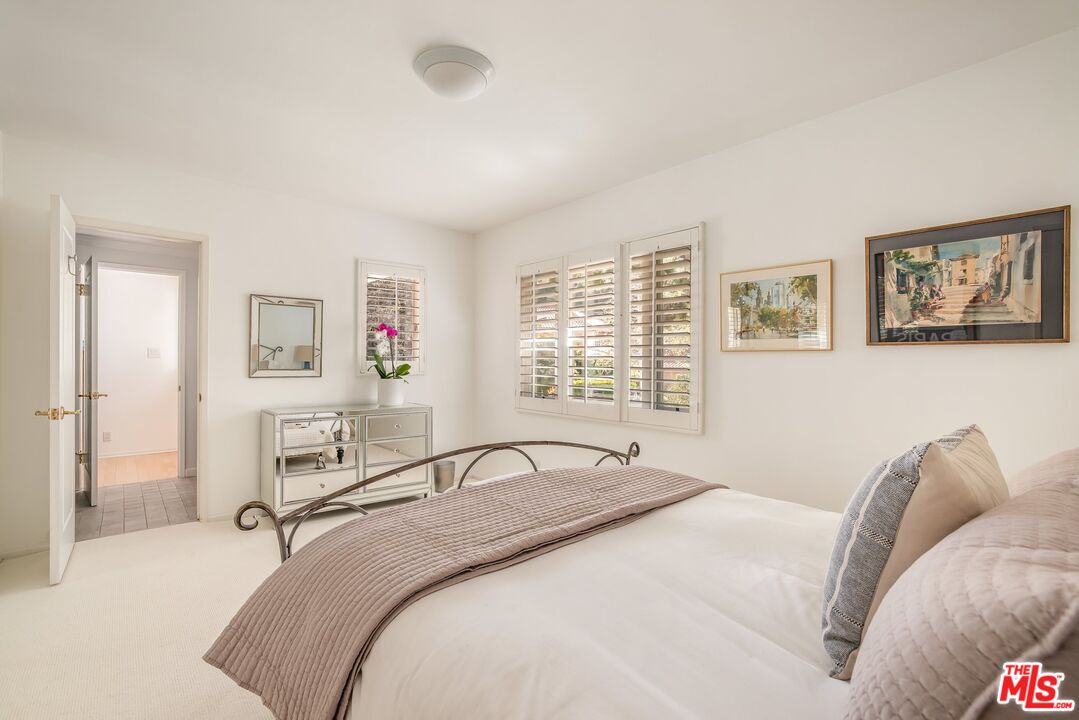 3276 Mandeville Canyon Rd