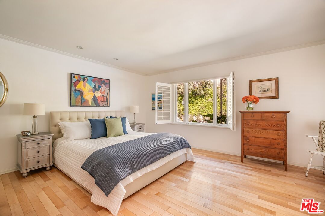 3276 Mandeville Canyon Rd