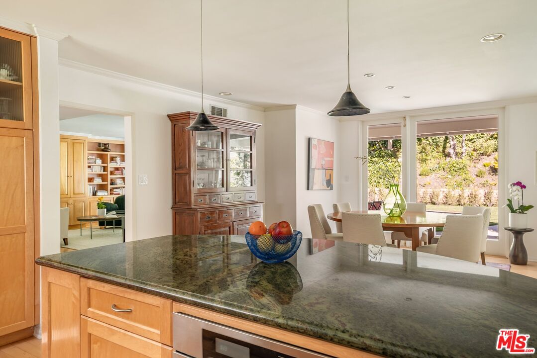 3276 Mandeville Canyon Rd