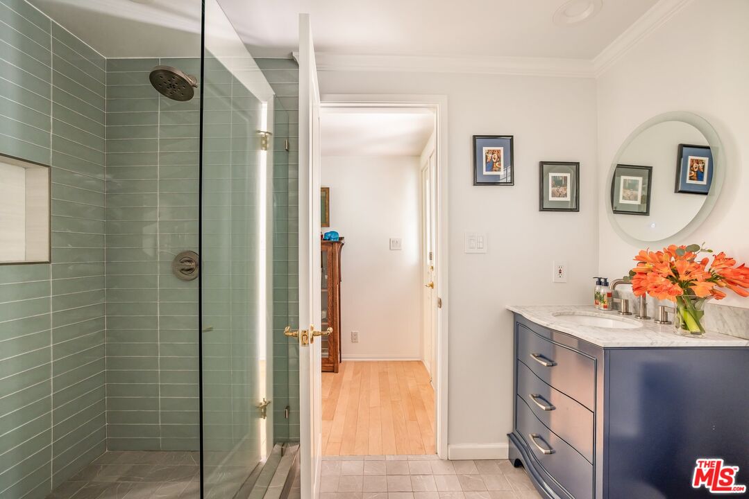3276 Mandeville Canyon Rd