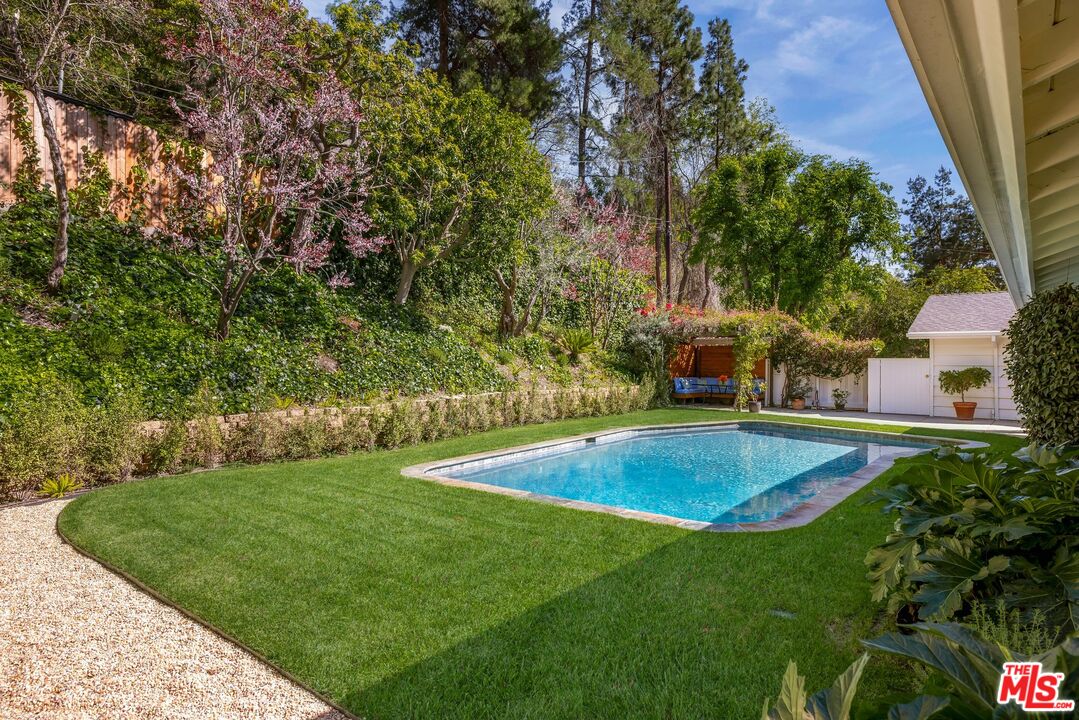 3276 Mandeville Canyon Rd